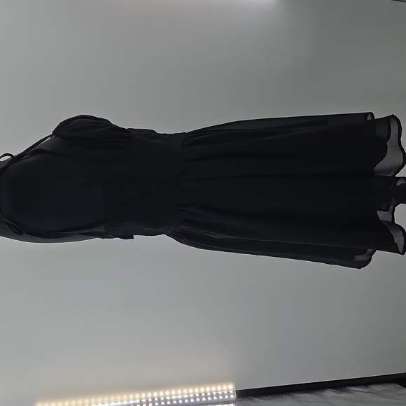 Chic Black Dress for Women - Picture 15 of 16